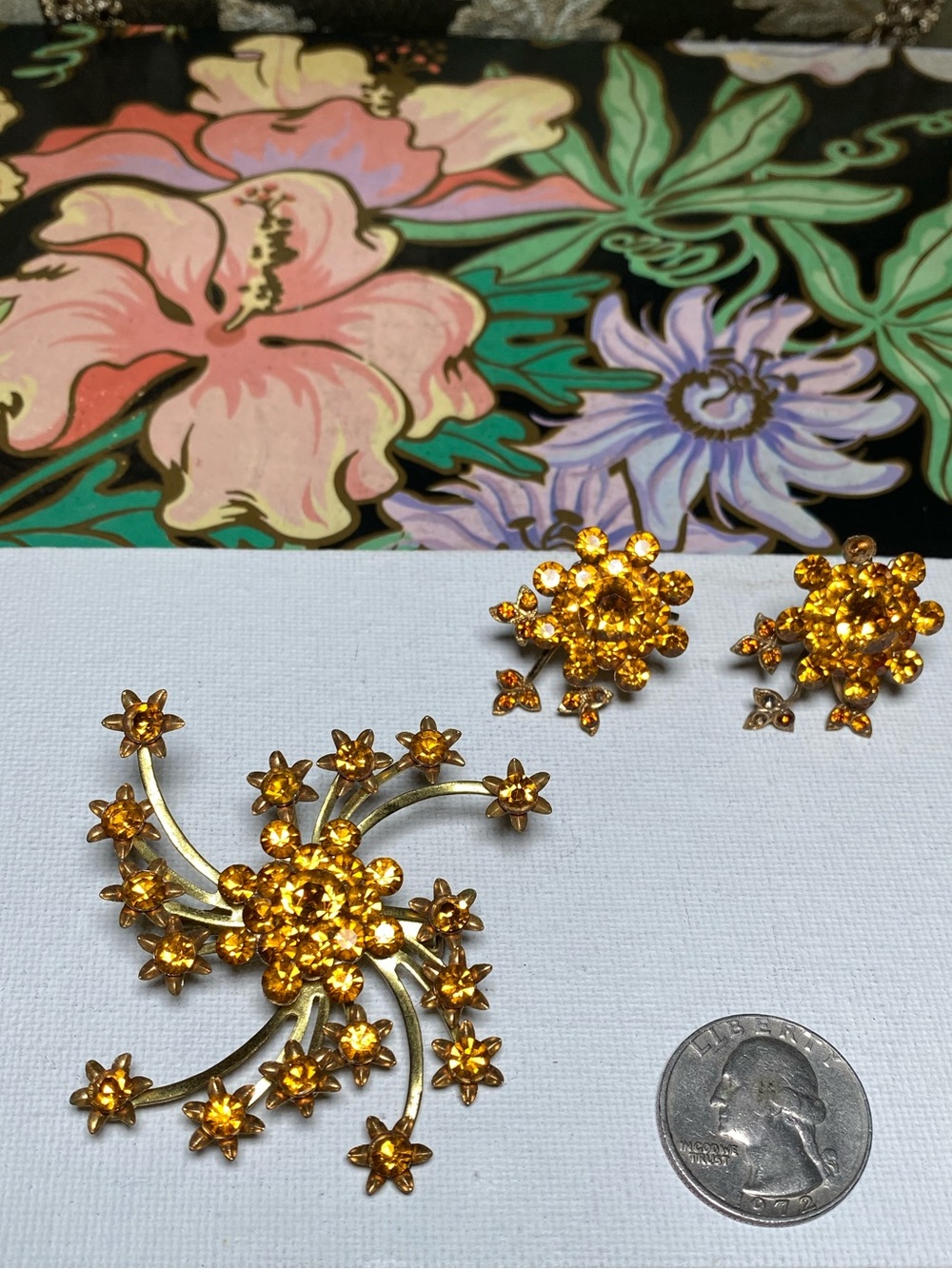 Vintage Brooch set